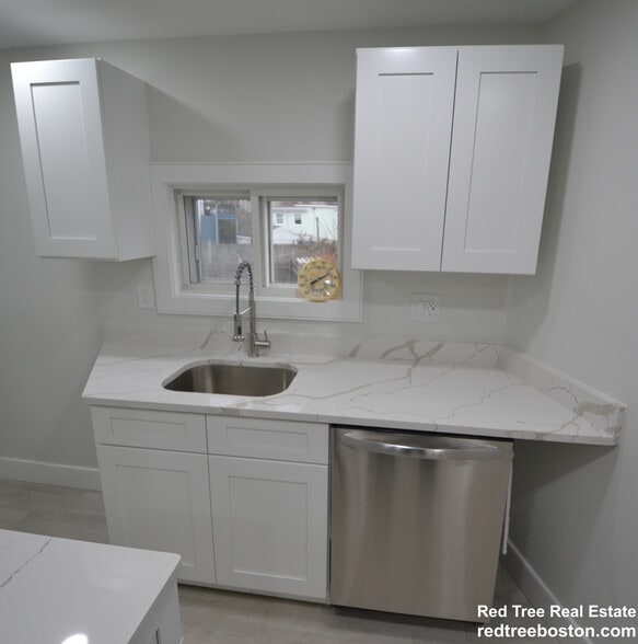 Building Photo - 15 Avalon St