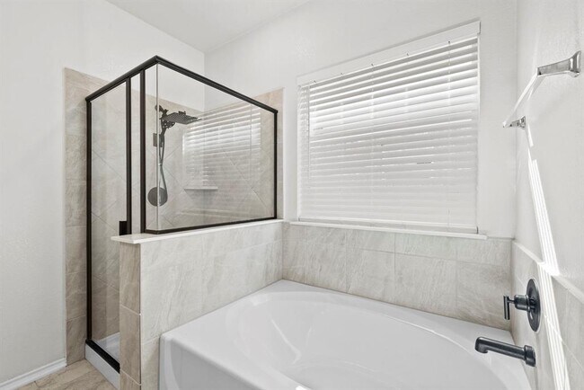 Building Photo - 544 Ayinger Ln