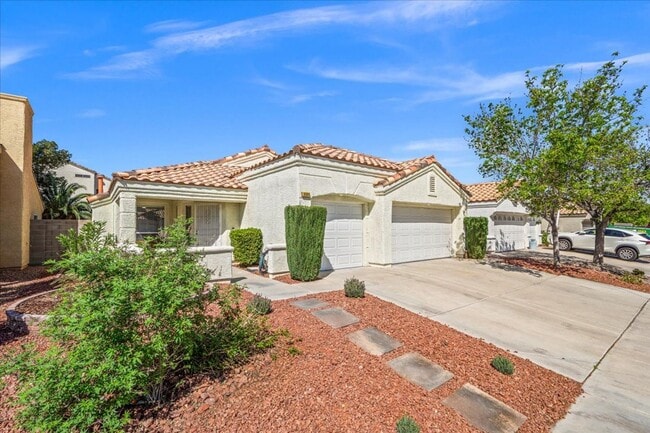 Building Photo - Beautiful Bright 3 Bedroom Single Story Home with Expansive Kitchen and Gorgeous Backyard