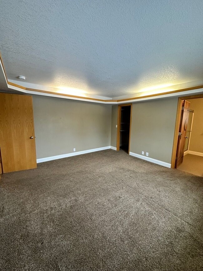 Building Photo - Lovely 3 Bedroom 2 Bath home in great location