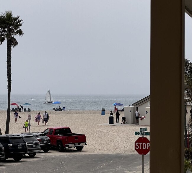 Building Photo - FULLY FURNISHED | Hollywood Beach | Oxnard | 3Bed + 2Bath