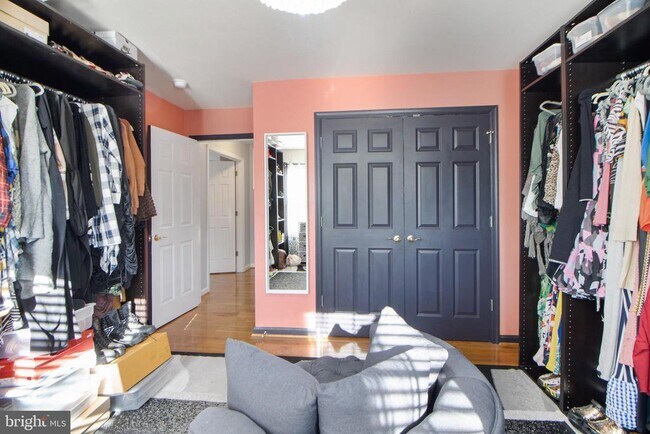 Building Photo - 7420 Mayflower Ct