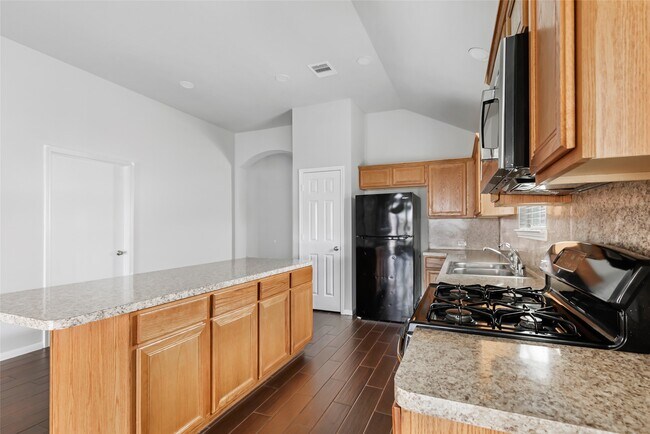 Building Photo - 21915 Saragosa Pond Ln