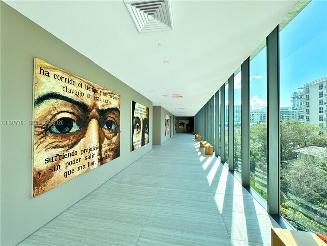 Building Photo - 460 NE 28th St