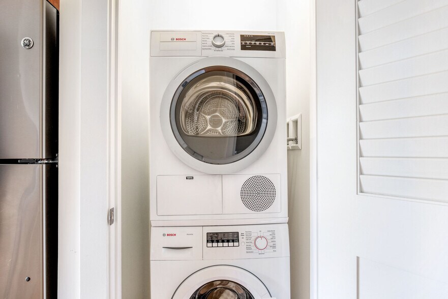 Building Photo - 9 Miner St