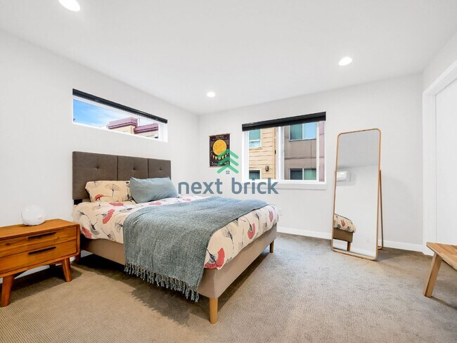 Building Photo - New Spacious 3 Bed 2.5 Bath Town home for Rent!