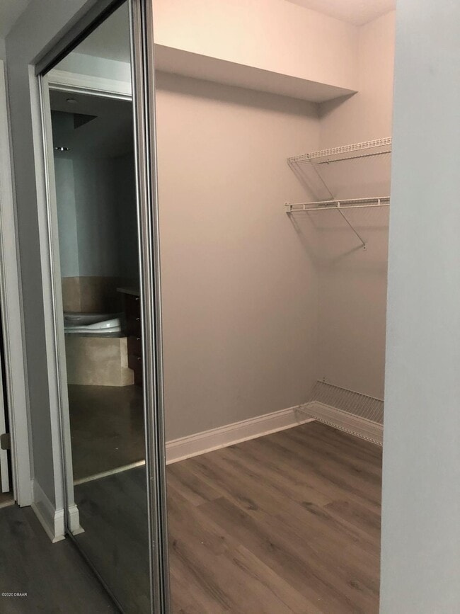 Building Photo - 231 Riverside Dr