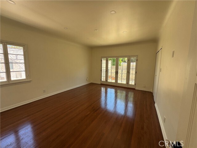 Building Photo - 144 S La Peer Dr