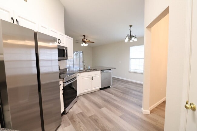 Building Photo - 3 bed 2 bath home in a quiet neighborhood