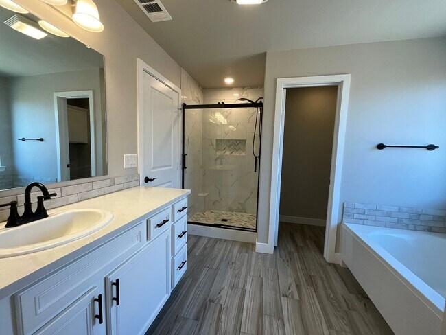 Building Photo - 2408 Outlaw Ct