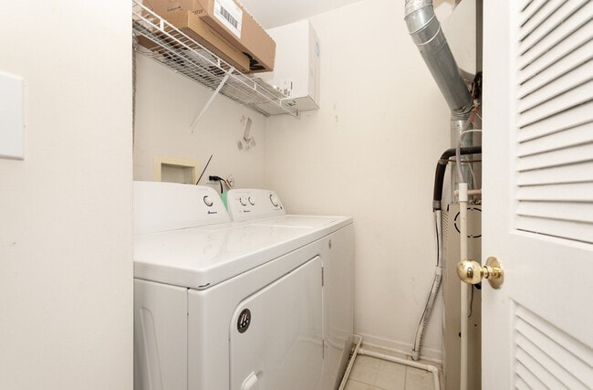 Building Photo - 3160 Bromley Ln