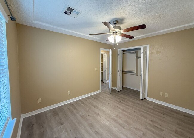 Building Photo - 1009 NW 168th St
