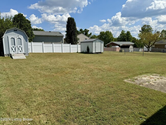 Building Photo - 8413 Cloverport Dr