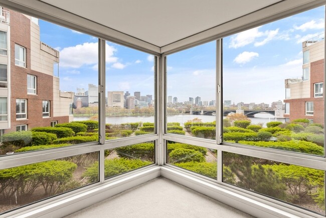 Building Photo - 75-83-83 Cambridge Pkwy