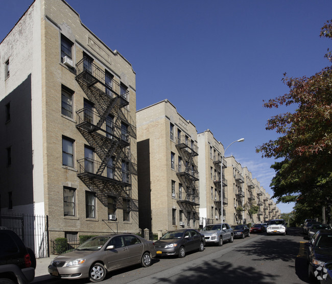 Exterior - Crescent Street Apartments