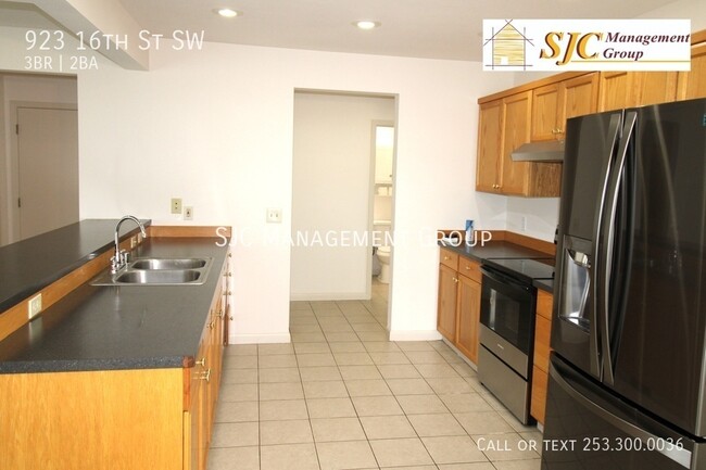 Building Photo - 923 16th St SW