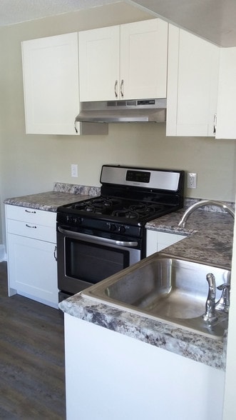 A cook's kitchen! - 1518 Irving Ave N
