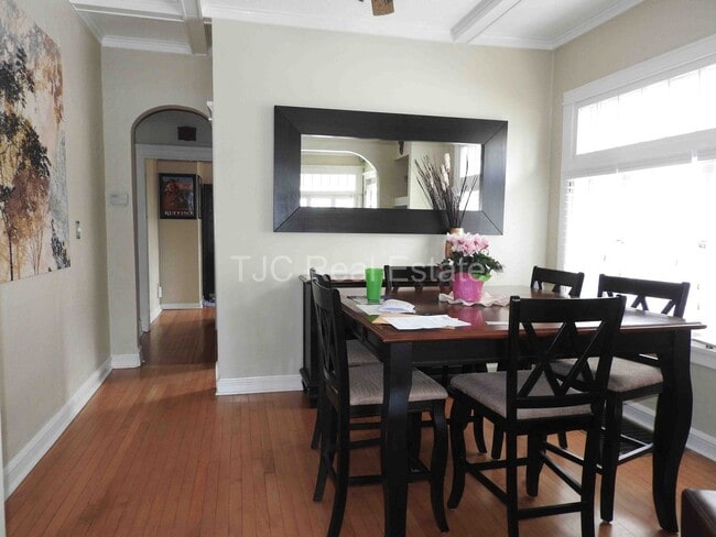 Building Photo - 2322 Cherry St