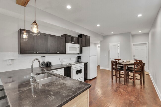 Building Photo - 288 S Souder Ave