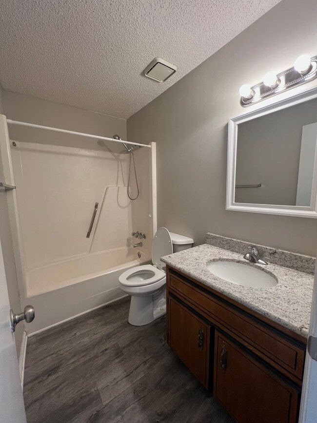 Building Photo - WATERFRONT CONDO IN LAKE PARK