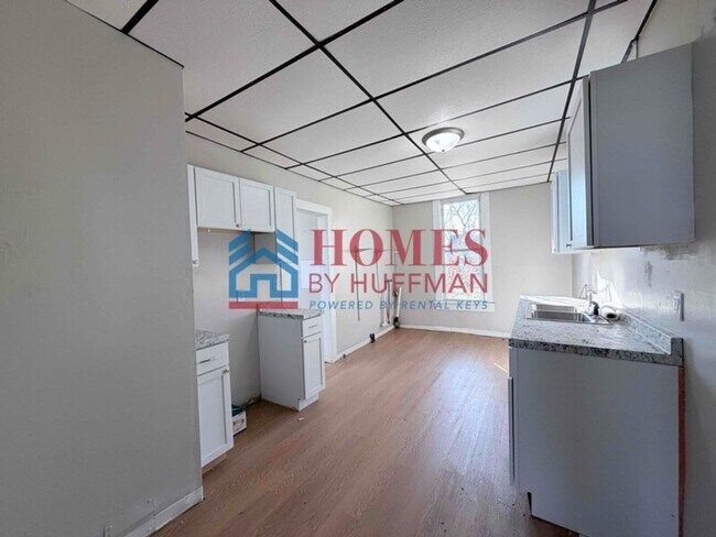 Building Photo - Large Two Bedroom House | Westside