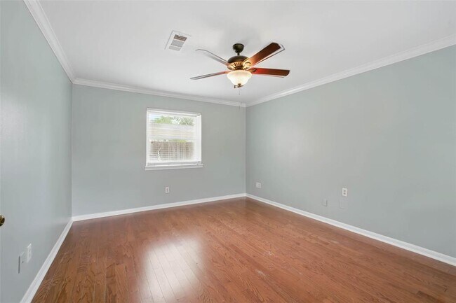 Building Photo - 1302 Dominion Dr