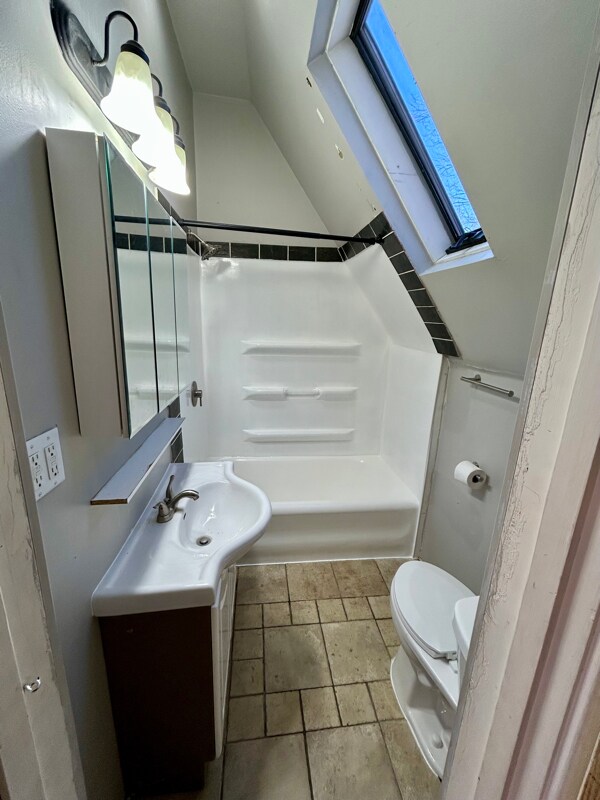 Building Photo - 1407 Strong Ave