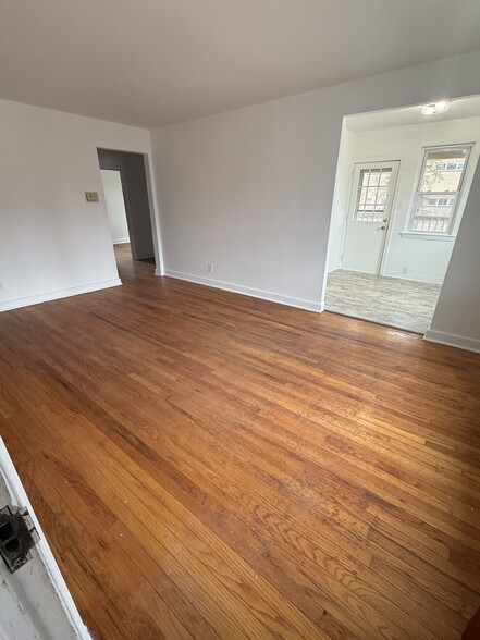 Living room - 301 W 39th St