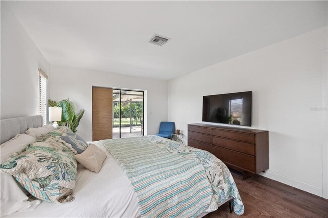 Building Photo - 456 Yacht Harbor Dr