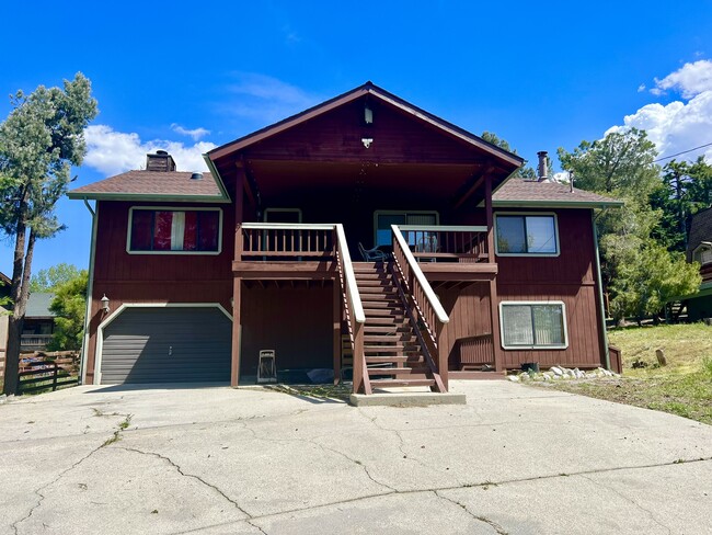 Building Photo - 14700 Voltaire Dr