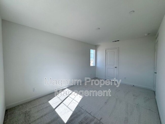 Building Photo - 30769 Valley Heights Dr.