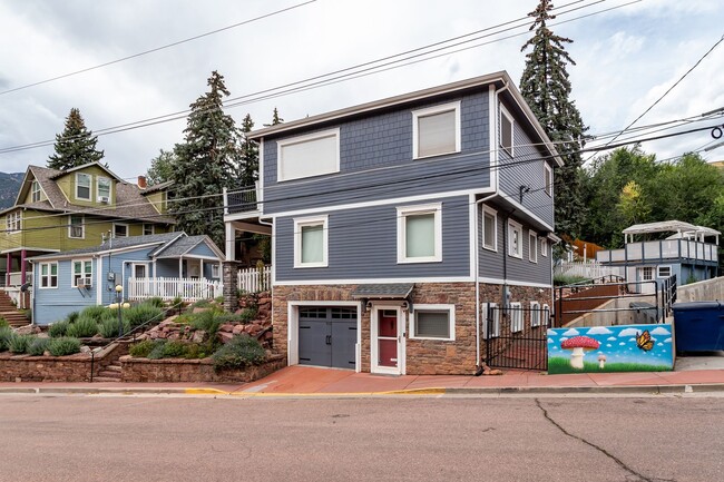 Building Photo - Charming 3-Bed, 2-Bath Home in Manitou Spr...