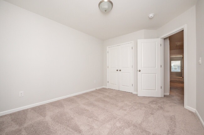 Building Photo - Elegant 3-Bedroom, 2.5-Bath Townhome with Modern Finishes ($1950/mo rent***)