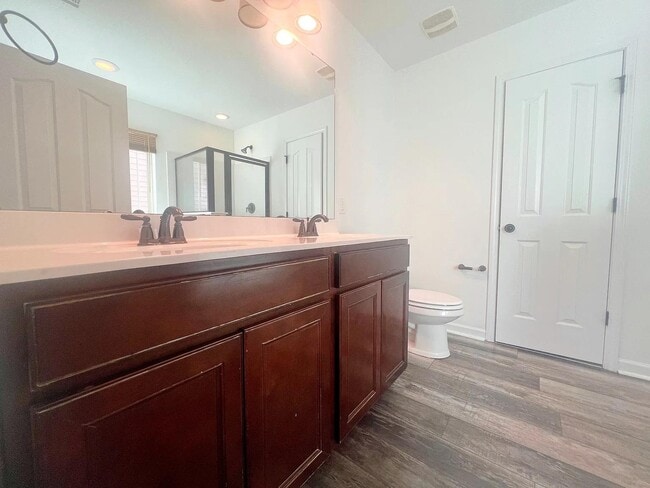 Building Photo - 301 Riverdale Rd