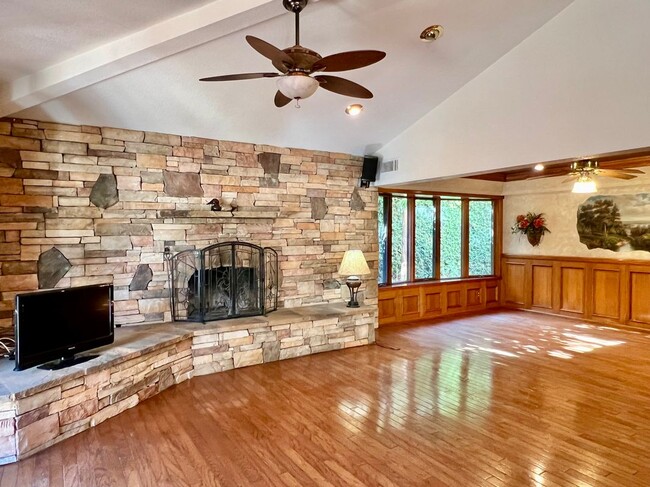 Building Photo - 2136 N Pami Cir