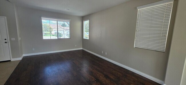 Building Photo - Large 6bed 4bath San Jacinto Beauty!