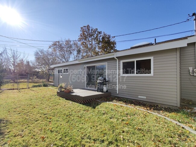 Building Photo - 1607 Putnam St