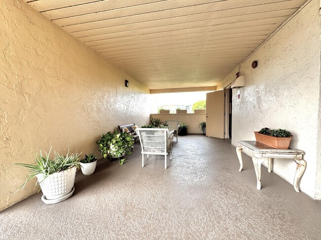 Building Photo - 2515 NE 2nd Ct