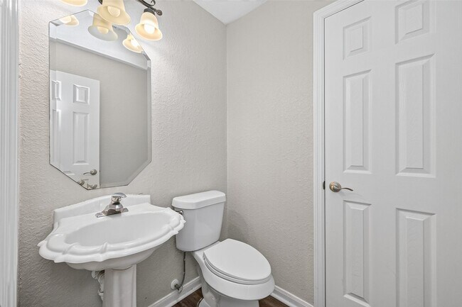 Building Photo - 3219 Watercliff Ct