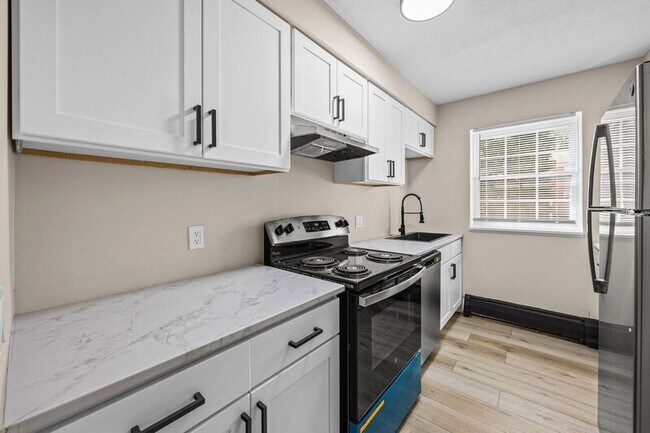 Building Photo - 35 Oakmount Ave
