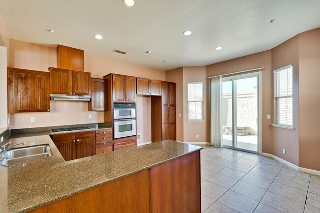 Building Photo - Spacious 3 Bedroom, 2 Bathroom Home with D...