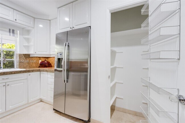 Building Photo - 60 Park Dr