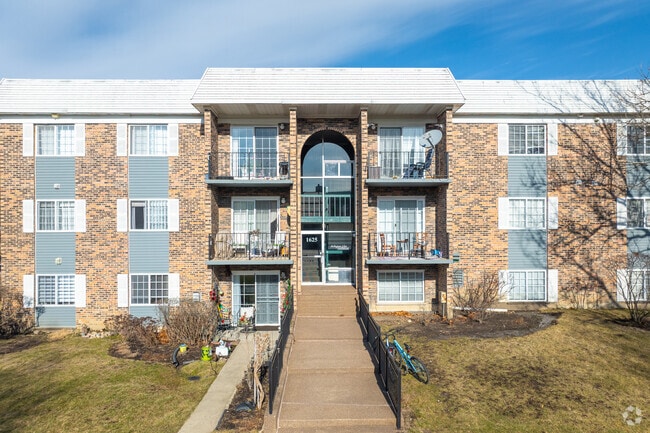 Building Photo - Arlington Glen Condos