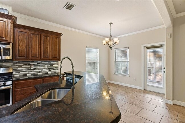 Building Photo - 6901 Anastasia Dr