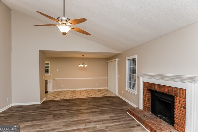 Building Photo - 2528 Country Lake Cir