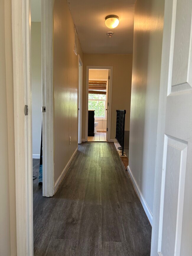 Building Photo - 511 Wellington Court