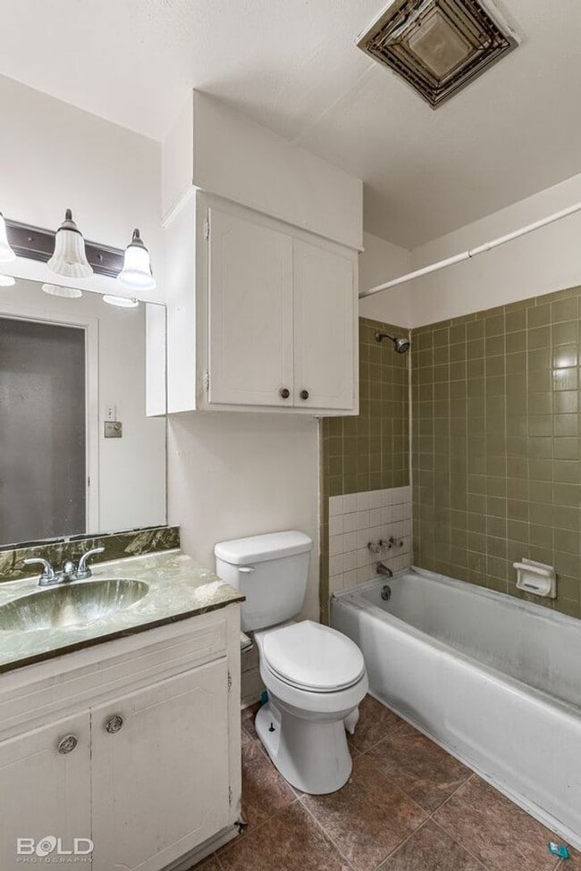 Building Photo - 2935 Salem Dr