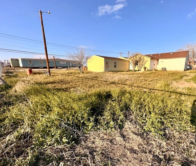 Building Photo - 2621 N Vega Ave