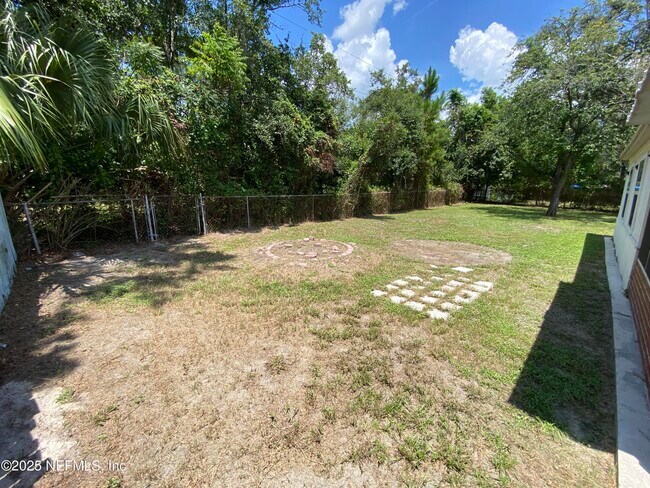 Building Photo - 4581 Praver Dr N