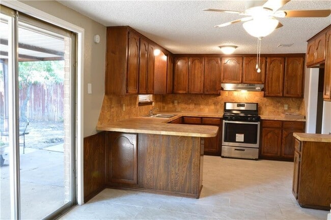 Building Photo - 1054 Cumberland Mansion